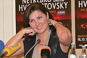 Anna Netrebko auf der Pressekonferenz am 26.05.2009 in München (Foto: Martin Schmitz)